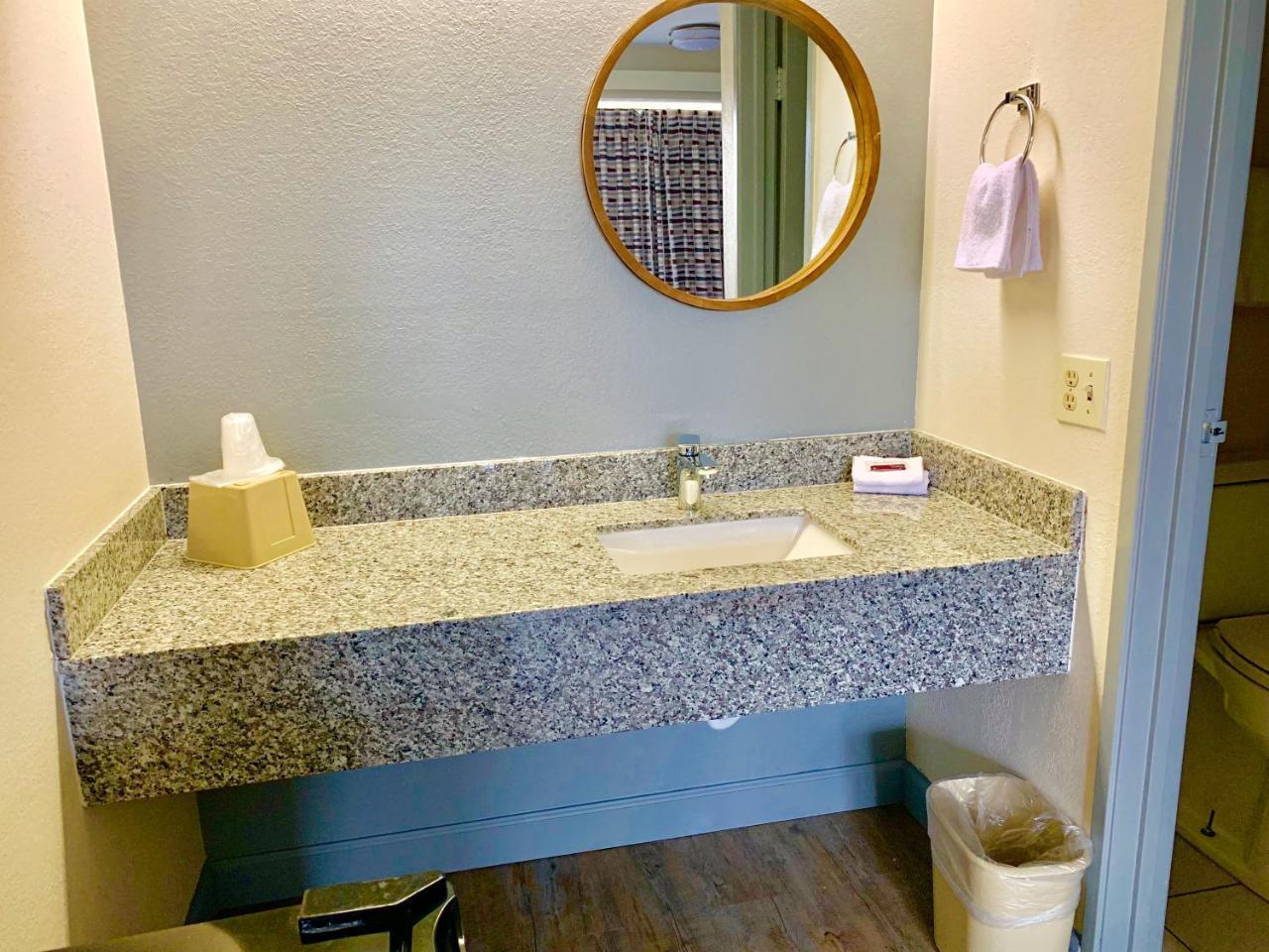 Dallas Love Field Inn Экстерьер фото